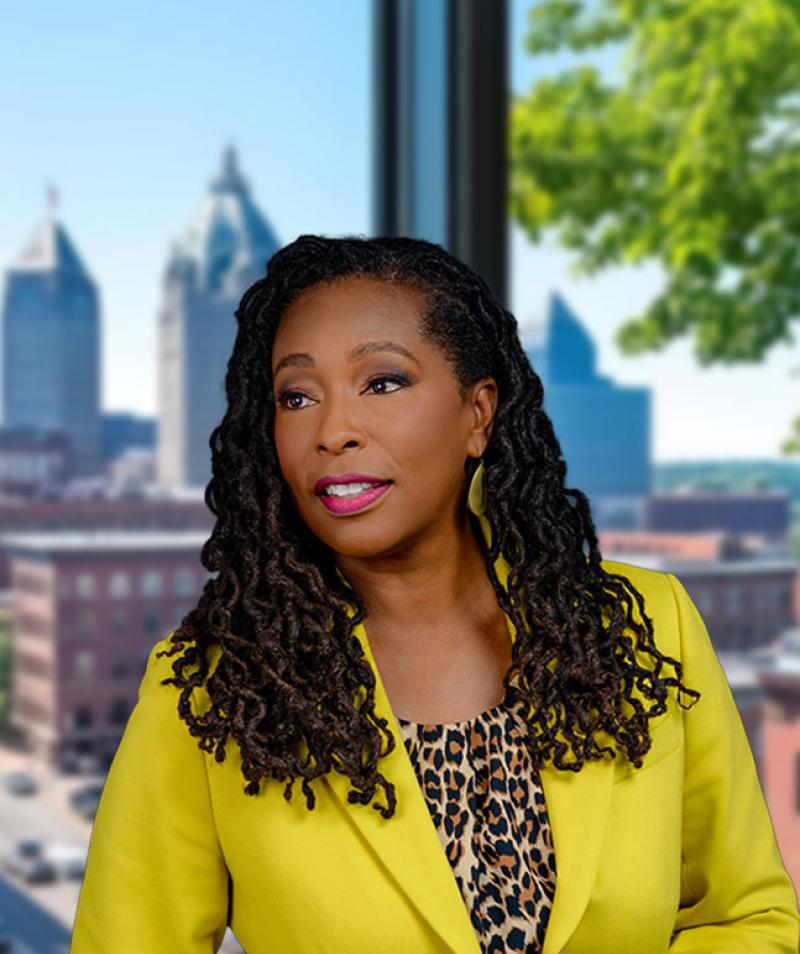 Lisa James's headshot